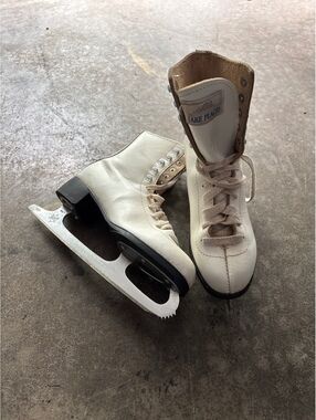 Lake Placid Vintage Ice Skates Girls Size 6 flyer Aerflyte Figure Blades